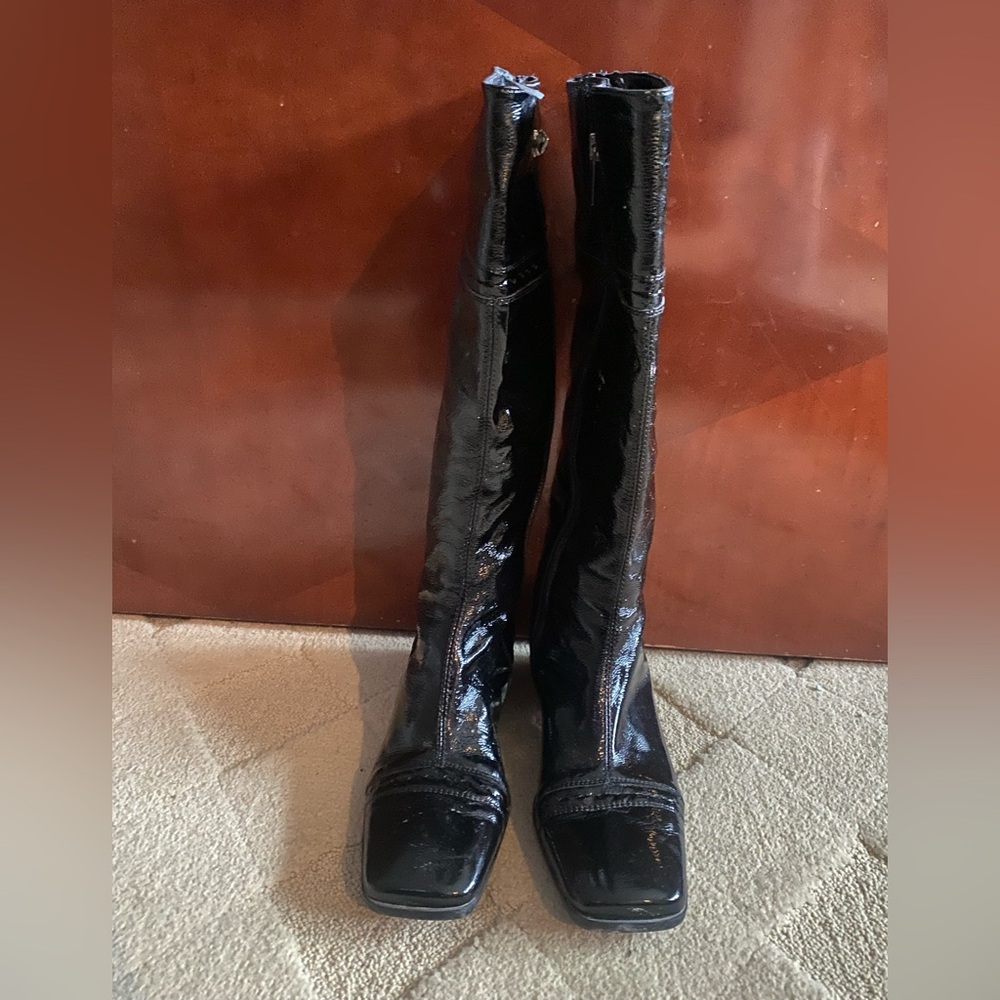 Waterproof patent black boots